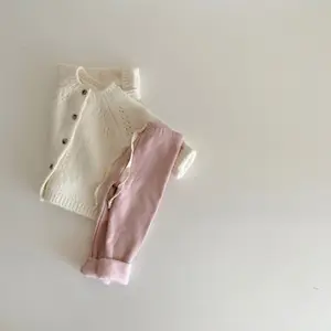 Ins Robe pour bébé Manteau pull décontracté de couleur unie Col rond pour bébé avec cardigan en tricot de laine Tissu d'automne et d'hiver