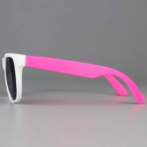 Lunettes de soleil unisexes pour enfants ALPSTREE FW6343, cadeau promotionnel, carrées, UV400, cadre mat bicolore néon, publicité OEM personnalisée - Product Image 2