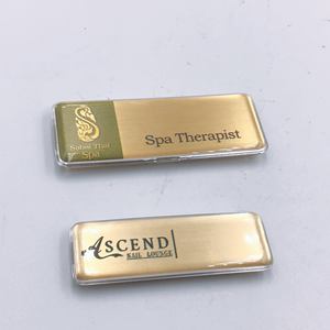 Placa de Identificación Reutilizable con Cubierta Magnética para Lentes - Product Image 3