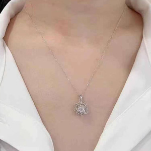 Collana con Ciondolo a Fiore in Cristallo per Donne, Catena Minimalista per Clavicola, Gioielli alla Moda - Product Image 6