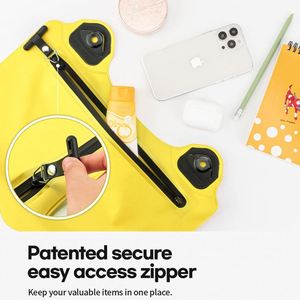 Sac à bandoulière étanche et tendance pour une utilisation quotidienne en extérieur et à la plage, idéal pour les aventures en forêt afin de garder l'équipement au sec dans les lieux humides - Product Image 5