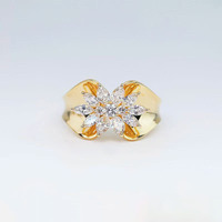 Anello con Diamante Coltivato in Laboratorio in Oro Giallo 18K, Design Floreale con Pistillo e Diamante, Stile Lussuoso e Sognante per Donne