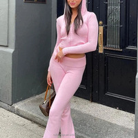 Vêtements de salon OEM personnalisés ensemble été pull à capuche avec fermeture éclair pantalon évasé taille haute rose tricoté pour femmes survêtement Y2K ensemble deux pièces