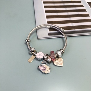 Phụ Nữ Sang Trọng Của Thời Trang Mới Quyến Rũ Vòng Đeo Tay Với Mặt Dây Chuyền Trái Tim Thép Không Gỉ <span class=keywords><strong>Swarovski</strong></span> Yếu tố Thiết Kế Thanh Lịch Dành Cho Phụ Nữ - Product Image 4