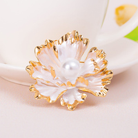 Accessoires élégants, broche florale en perles plaquées or, broche en émail bleu et blanc pour femmes, broche fleur de pivoine
