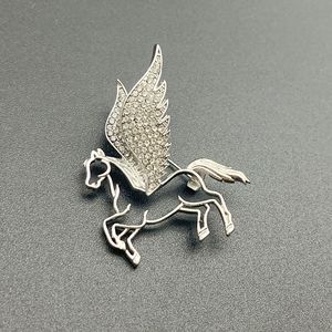Broche Pegasus de Aleación de Zinc Dorado y Plateado con Alas de Diamantes de Imitación, Pin de Moda Animal para Fiesta de Mujer - Product Image 3