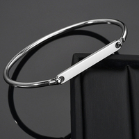 Bracelet jonc personnalisé en acier inoxydable pour femme – Bijou minimaliste tendance