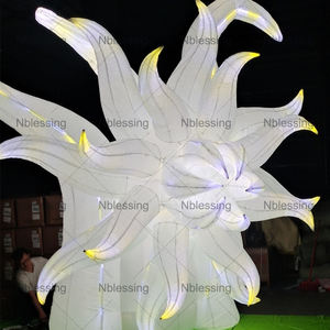 Globo publicitario de estrella inflable para exteriores, decoraciones de iluminación LED para fiestas, clubes nocturnos con diseño de flores - Product Image 3