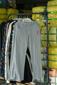 SH05 Vente en gros de vêtements d'occasion bon marché pour femmes : robes d'été, jupes, jeans, chemises, <span class=keywords><strong>pantalons</strong></span> décontractés, vêtements mixtes - Product Image 4