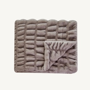 Chăn lông giả thỏ hai mặt, chất liệu lông giả xếp ly sang trọng, mềm mại, có thể đảo mặt, nặng, chất liệu lông chồn, kích thước 60 x 72 inch, màu trắng - Product Image 1