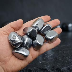 Pierres Roulées en Hématite Polie en Gros, Cristaux Naturels Sculptés pour la Décoration Intérieure et les Articles de Collection - Product Image 1
