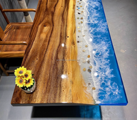 Table de salle à manger de luxe en noyer massif avec plateau en époxy pour cuisine, café et restaurant