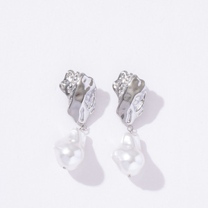 Pendientes de Perlas con Estilo Barroco en Acero Inoxidable con Baño de Oro de 18K para Uso Diario de Mujer - Product Image 3