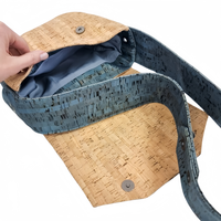Tas Bahu Bentuk Sabit dengan Tekstur Kork untuk Wanita Desain Ringan Crossbody Dompet Vegan Logo Kustom OEM