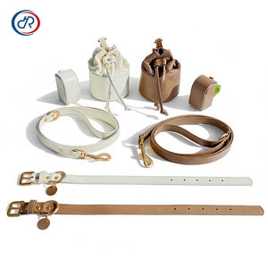 Coleira de Luxo em Couro PU de Alta Costura com Guia Ajustável para Passeio de Cães, Suporte para Sacos de Cocô e Bolsa para Passeio de Cães - Product Image 1