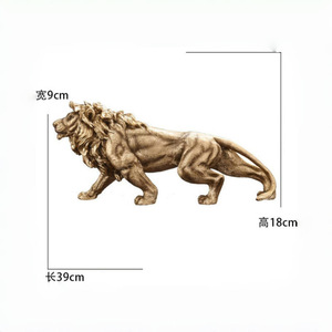 Scultura in Resina di <span class=keywords><strong>Leone</strong></span> Dorato Texturizzato - <span class=keywords><strong>Statuetta</strong></span> Decorativa Dinamica e Maestosa per la Casa - Product Image 2