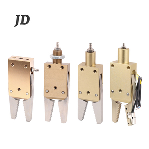 EOAT Robot Arm <span class=keywords><strong>Mini</strong></span> Mandrin Fixation Pneumatique Sprue Pince pour Cylindre de Moulage par Injection Automatisation CHK-EM/EX Type Clamp Parts - Product Image 1