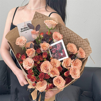 Vente en gros papier d'emballage personnalisé pour fleurs de la Saint-Valentin Offre Spéciale du papier d'emballage pour bouquet de fleurs de marque de luxe pour la fête des mères