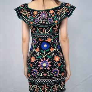 ผู้ผลิตเสื้อผ้าสตรี ชุดมินิเดรสลำลองติดกระดุมแต่งระบายพร้อมลายปัก - Product Image 5