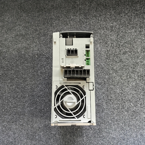 Variateur de fréquence 131B3489 FC-102P4K0T4E20H1X pour entraînement VFD 4kW monophasé/triphasé pour pompe, ventilateur, convoyeur - Product Image 3
