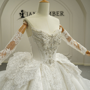 Vestido de Novia de Lujo Moderno GT26014 con Perlas, Flores de Cristal y Cola de Capilla, Largo hasta el Suelo, Estilo Princesa - Product Image 5