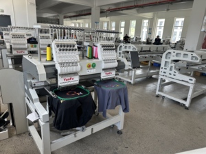 Máquina Bordadora Computarizada Automática <span class=keywords><strong>de</strong></span> Alta Calidad con 2 Cabezales y 15 Agujas para Uso en Fábricas <span class=keywords><strong>de</strong></span> Ropa - Product Image 1