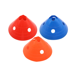 En gros, Cônes d'agilité de football Umbo de 6 pouces de hauteur, à double usage (obstacle et cône), pour herbe haute, livrés avec sangle d'épaule - Product Image 4