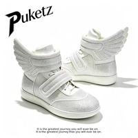 En gros, Baskets montantes à strass effet bling avec design d'aile latérale unique, fermeture auto-agrippante, chaussures de performance, OEM disponible