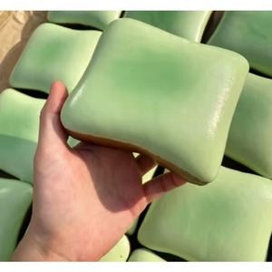 Jouet anti-stress viral en forme de pain grillé ultra-doux à rebond lent, quatre couleurs, vente en gros pour vendeurs de rue - Product Image 5
