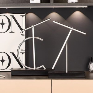Adornos de movimiento perpetuo de Iron Man, <span class=keywords><strong>principio</strong></span> de Newton, rotación creativa, decoración de gabinete de TV de sala de estar de gama alta de lujo. - Product Image 4