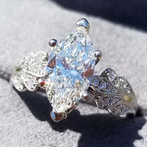 Anello a Foglia con Zirconi Marquise, Gioiello Floreale da Donna per Uso Quotidiano, Regalo - Product Image 1