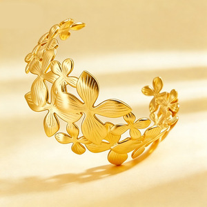 Brazalete de Flores con Diseño Abierto, Chapado en Oro, Joyería para Mujer, Accesorio de Moda - Product Image 3
