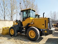 Hochwertiger Neuer 3-Tonnen-Kleinradlader LG936L mit Palettengabel und Kehrbesen zum Verkauf