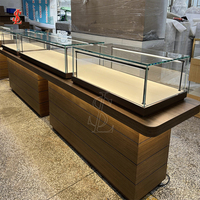 Comptoir de présentation de bijoux de luxe en bois de noyer avec vitrine en verre et éclairage LED, meuble d'îlot nervuré pour boutique de détail