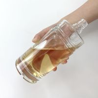 Bouteille à liqueur en verre lourd de forme cylindrique classique, design concave et rond, avec bouchon à vis