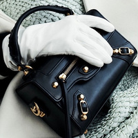 Sac à main pour femme en cuir véritable noir de luxe sur mesure haut de gamme avec plusieurs poches et fermeture éclair métallique, sac à bandoulière tendance pour femme d'affaires