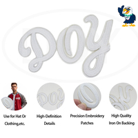 Fer sur Mini tissu patchs producteur personnalisé Alphabet Varsity Logo petite broderie lettres grecques étiquettes pour marque de vêtements