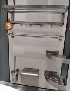 طقم إكسسوارات حمام من خمس قطع مصنوع من الألومنيوم الفضائي المصقول والمطلي بالكروم للفنادق - Product Image 1