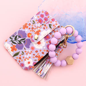 Dompet Kartu ID Motif Bunga Trendy dengan Gelang Manik Silikon dan Gantungan Kunci Berumbai - Product Image 6