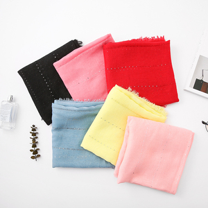 <span class=keywords><strong>2025</strong></span> New Hot rắn màu <span class=keywords><strong>Polyester</strong></span> hijab khăn voan dài sequined khăn cho phụ nữ hồi giáo thời trang mùa thu phụ kiện - Product Image 1