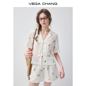 VEGA CHANG Completo Due Pezzi Bianco Ricamato <span class=keywords><strong>con</strong></span> Occhielli per Donna, Top a Maniche Corte <span class=keywords><strong>con</strong></span> Laccetti e <span class=keywords><strong>Pantaloncini</strong></span>, <span class=keywords><strong>Outfit</strong></span> Casual - Product Image 1