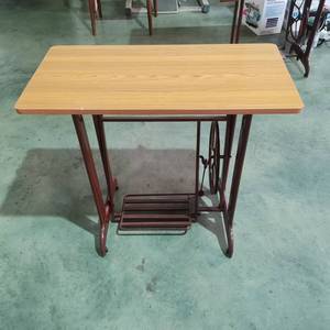 Nouvelle table et support en acier pour machine à surjeter - Usage domestique et <span class=keywords><strong>usine</strong></span> <span class=keywords><strong>de</strong></span> <span class=keywords><strong>fabrication</strong></span> - Product Image 1