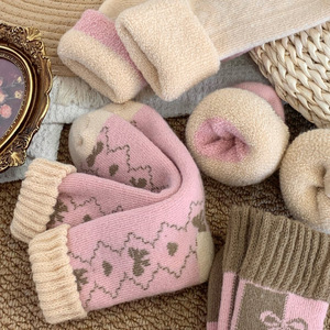 Calcetines gruesos de invierno para mujer, hasta la pantorrilla, con forro polar, térmicos y cálidos para dormir y usar en el suelo - Product Image 1