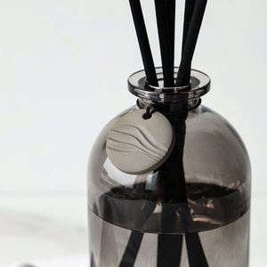 ขวดแก้วน้ำหอมปรับอากาศพร้อมก้านไม้สีดำสำหรับใช้ในบ้าน - Product Image 3