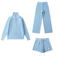 Ensemble 3 pièces décontracté et luxueux pour femme en maille gaufrée, comprenant un haut à col montant et demi-zip, un short taille haute et un pantalon, idéal pour le quotidien.