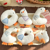 Mini porte-clés en peluche d'oie blanche, logo brodé personnalisé, animal en peluche doux, breloque de sac, décoration de sac à dos et cadeau d'activités