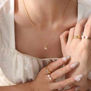 Collar con Colgante de Perlas de Agua Dulce Estilo Barroco de Lujo Ligero, Joyería Única de Acero Inoxidable Chapado en Oro de 18K 2026 - Product Image 4