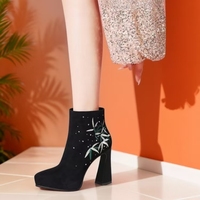 Vente en gros directe usine : Nouvelles bottines chinoises élégantes pour l'hiver, noires à bout pointu, talon épais plateforme, doublées polaire