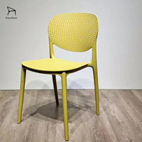 Chaises de salle à manger empilables en plastique multicolores du fabricant – Sièges durables pour restaurant et usage extérieur
