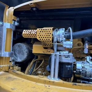 Mini-excavatrice compacte sur chenilles CAT 303.5E2 d'occasion, modèle 2023, pour travaux de construction et agricoles - Product Image 2